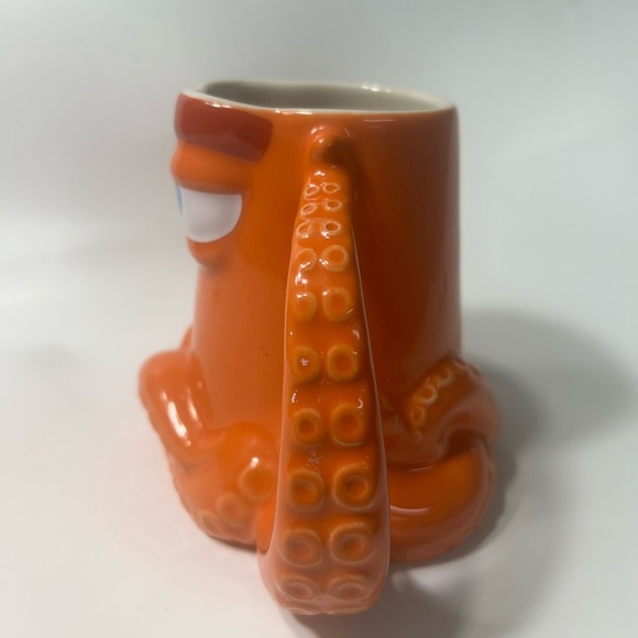 Disney / Finding Dory - Hank the Octopus - 16 oz Orange 3D Mug 🐙☕️ - Picture 7 of 10
